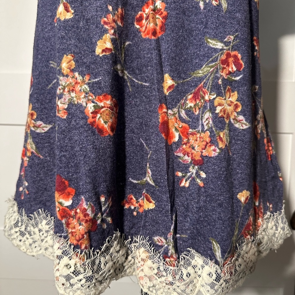 Rewind Floral Top Women’s Medium Blue Red Lace Hem Crossback Boho Style